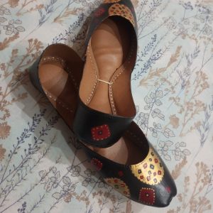 Black and Gold Khussa