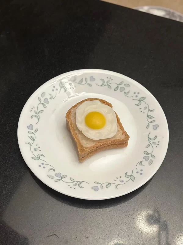 egg-and-toast-candle